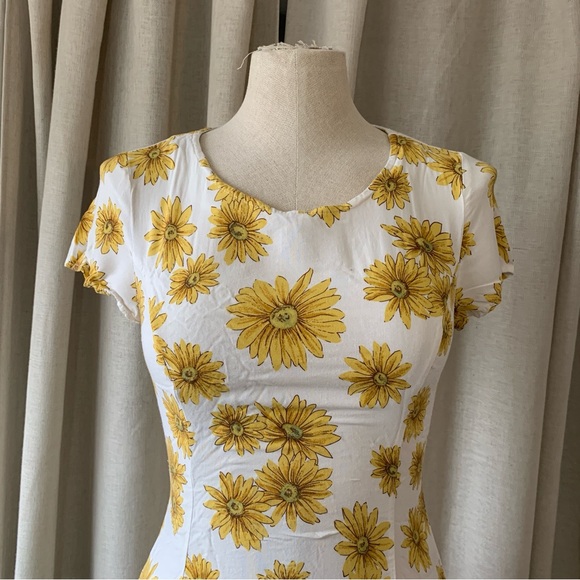 FOREVER 21 SUNFLOWER WHITE AND YELLOW MINI DRESS S - Picture 5 of 12